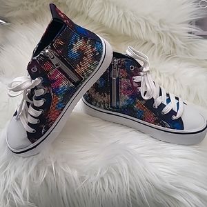 Sneakers Big Girls Steve Madden JShake Tie dye Size 2 Steve Madden (New w/o box)